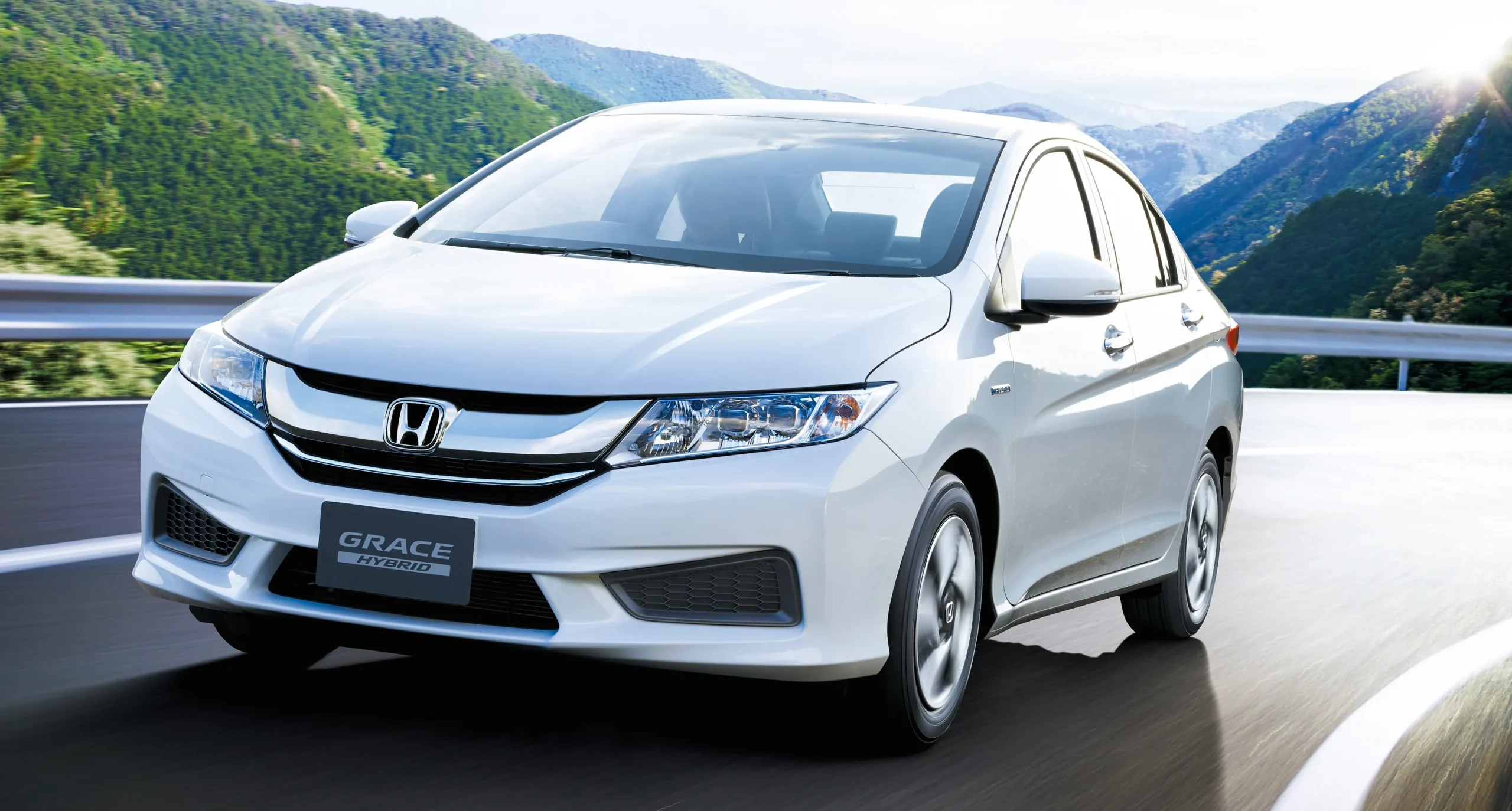 all-new-2015-Honda-Grace-sedan